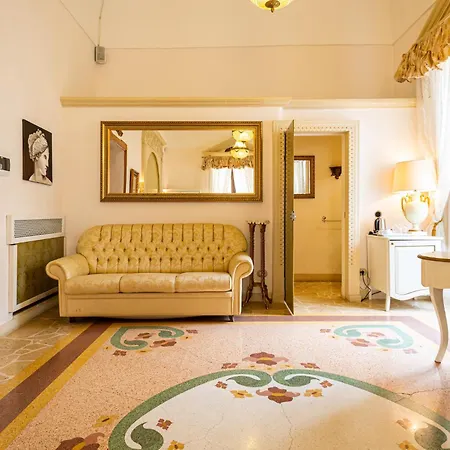 Palazzo Gallo 4* غالّيبولي